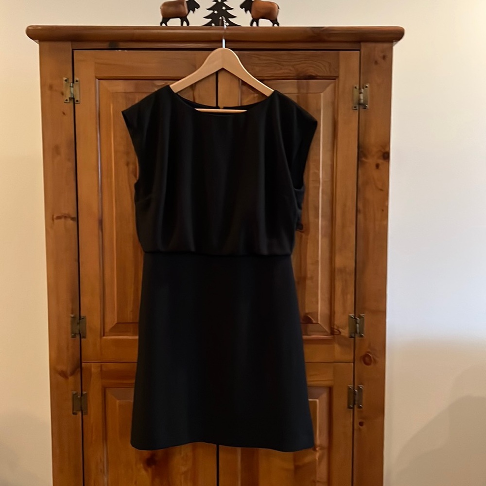 Banana Republic black cap sleeve dress Sz 8